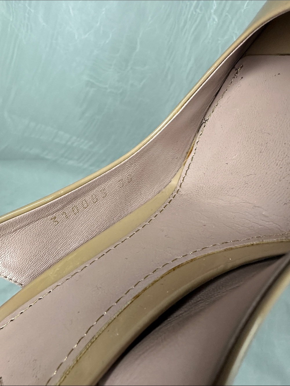 Gucci Nude Patent Leather Peep Toe Slingback Heels with Gold Buckle - Picture 10 of 12